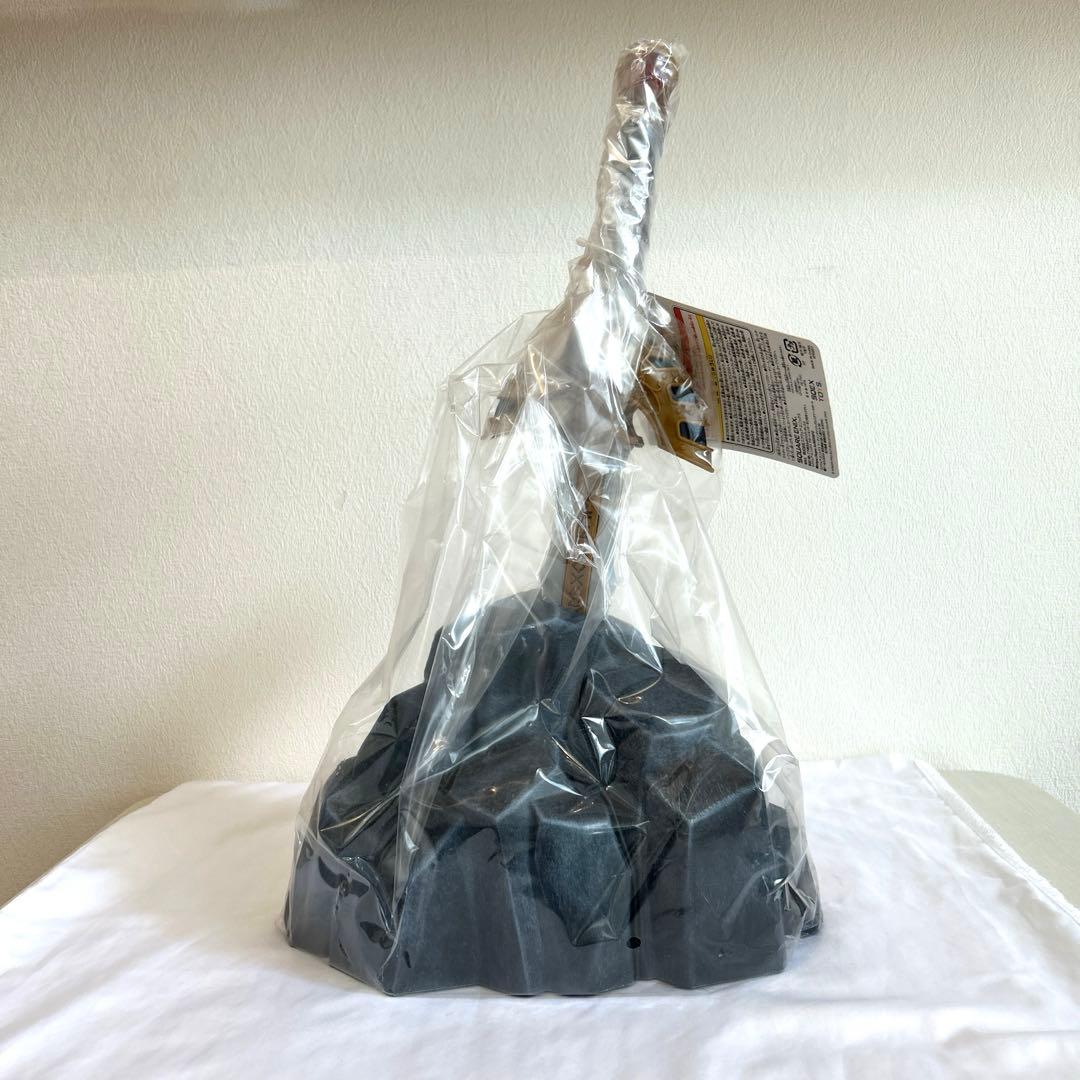 ドラゴンクエスト 伝説の勇者賞 ロトの剣 岩台座付き - メルカリ