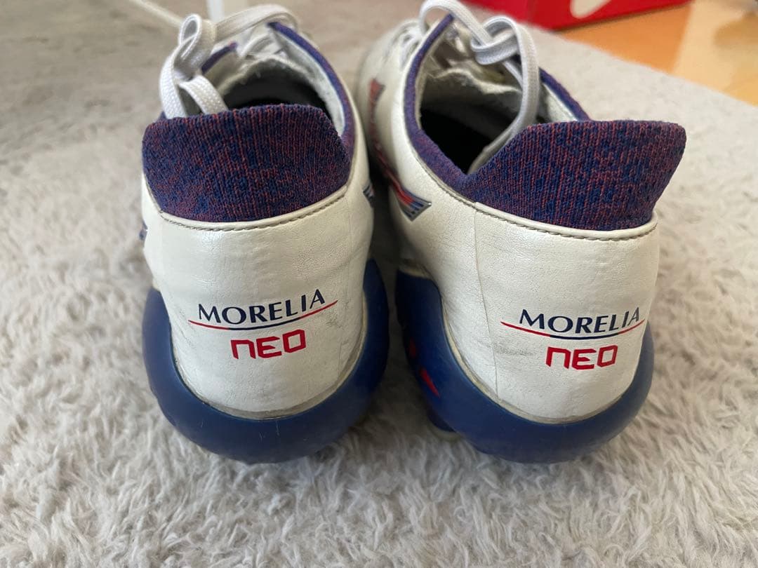 上*ン様 サッカースパイク　ミズノ　モレリアネオ3 トリコロールカラー