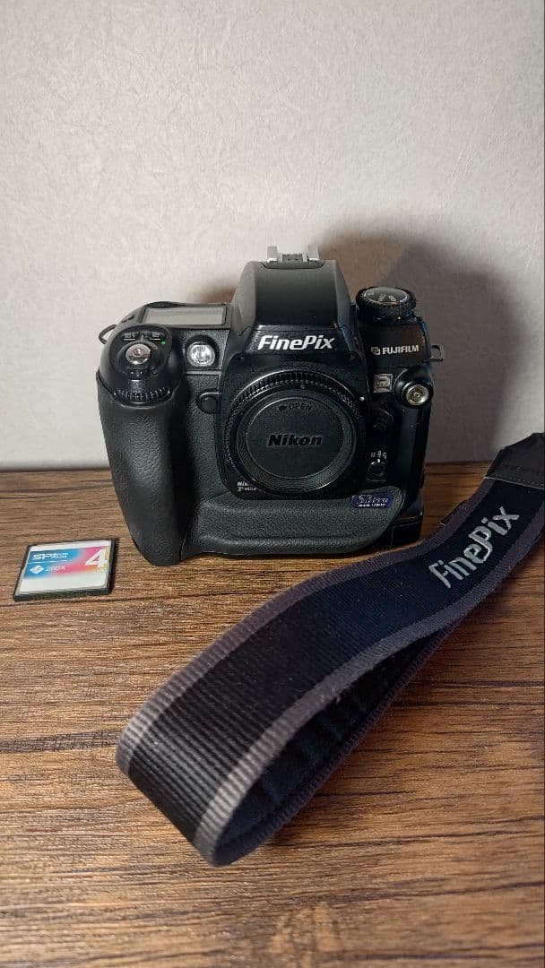 動作品 FUJIFILM S3Pro FinePix デジタル一眼レフカメラ