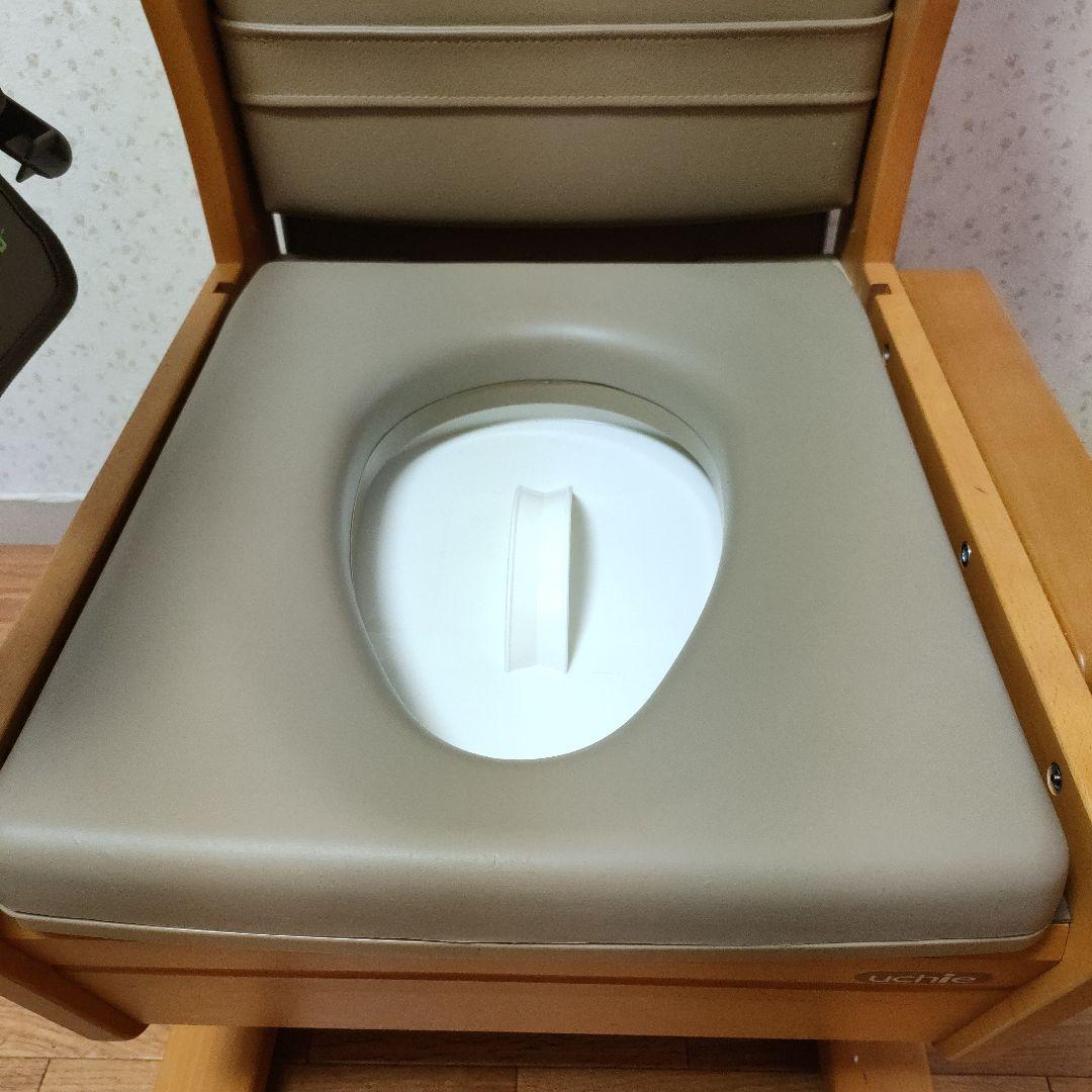 売約済み　uchie/介護用 家具調ポータブルトイレ／(美品) 送料込み