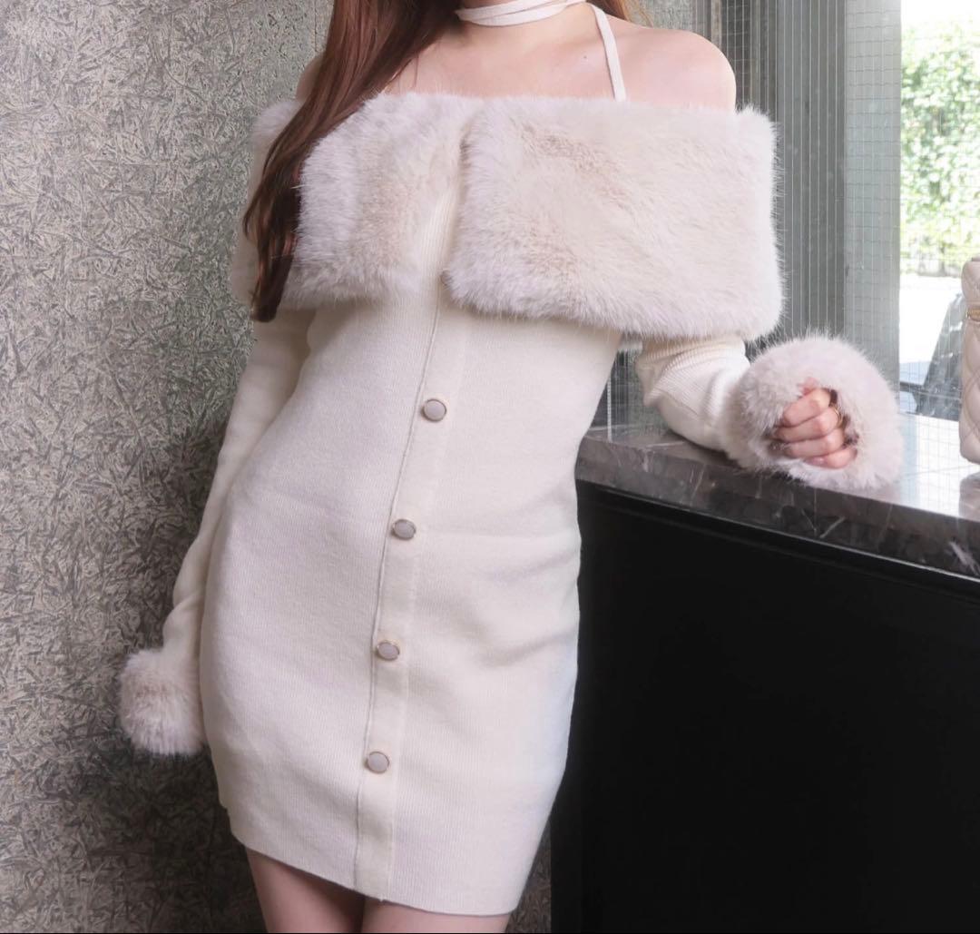 LIPSERVICE ファーオフショルボタンニットワンピース - メルカリ