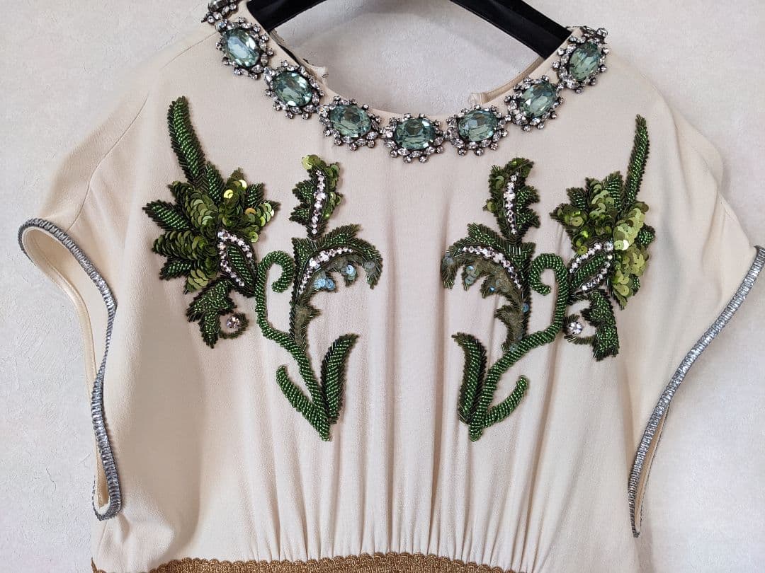 ビーズ刺繍フラワーモチーフロングドレス