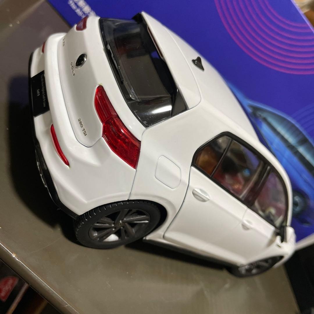 1/18 フォルクスワーゲン ゴルフ　GOLF Rライン？　ミニカー　箱付き