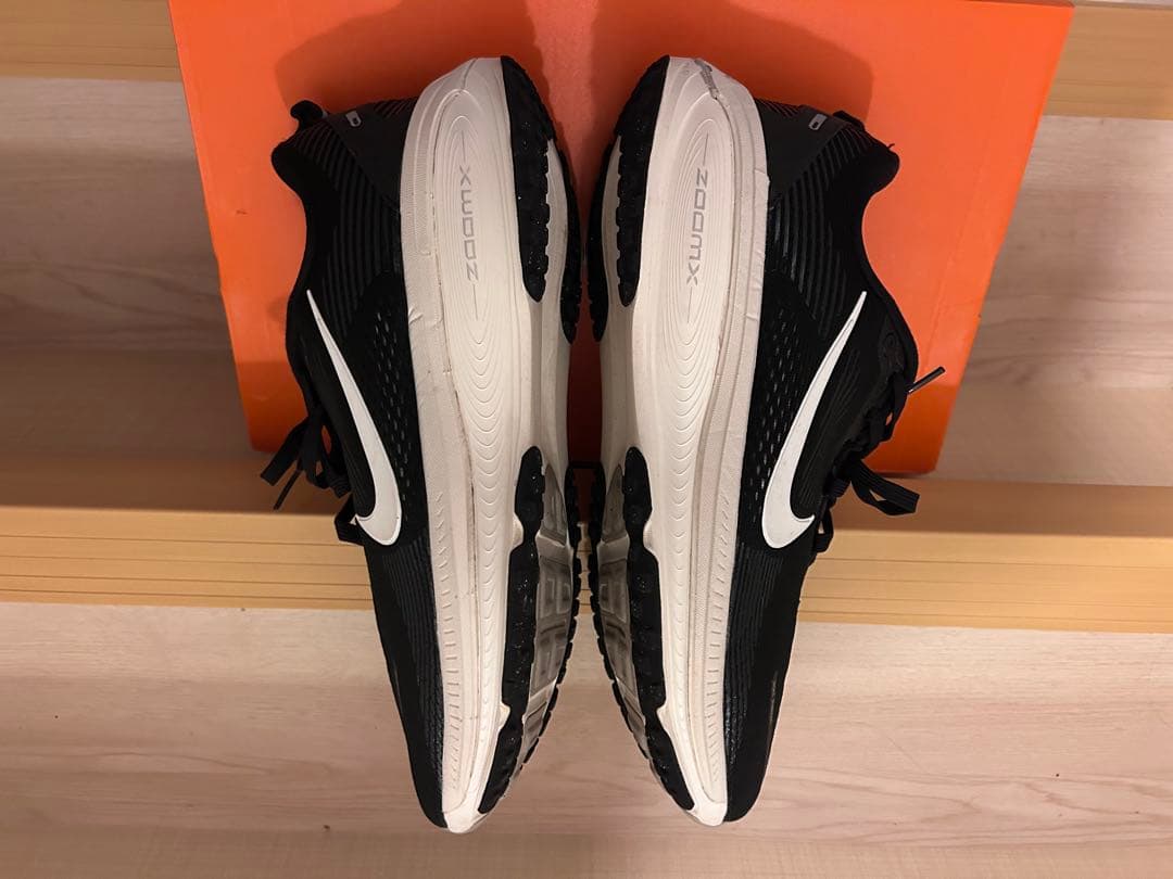 Nike ZoomX ブラック/ホワイト スニーカー