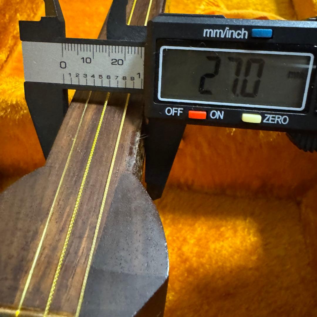 三味線　紫壇　中棹　丸打ち胴　破れ有り　本体ケース　2点セット