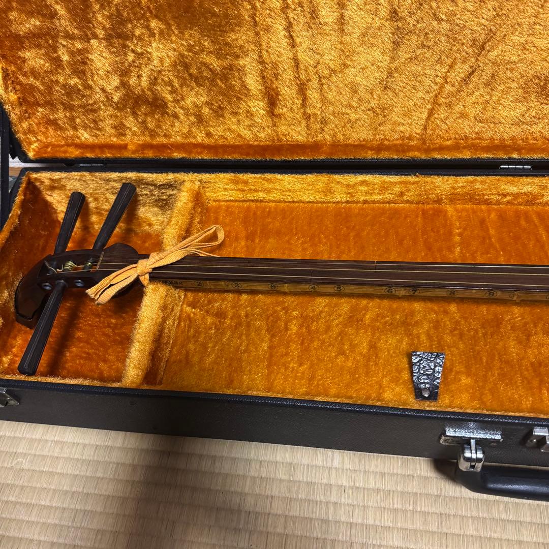 三味線　紫壇　中棹　丸打ち胴　破れ有り　本体ケース　2点セット