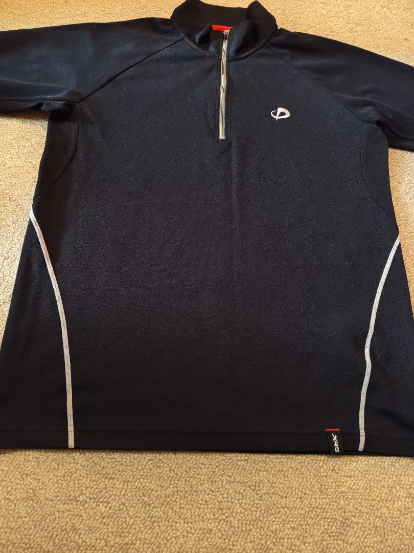 phiten　赤黒グレーシャツ３枚　デサントコラボ　ジップアップ