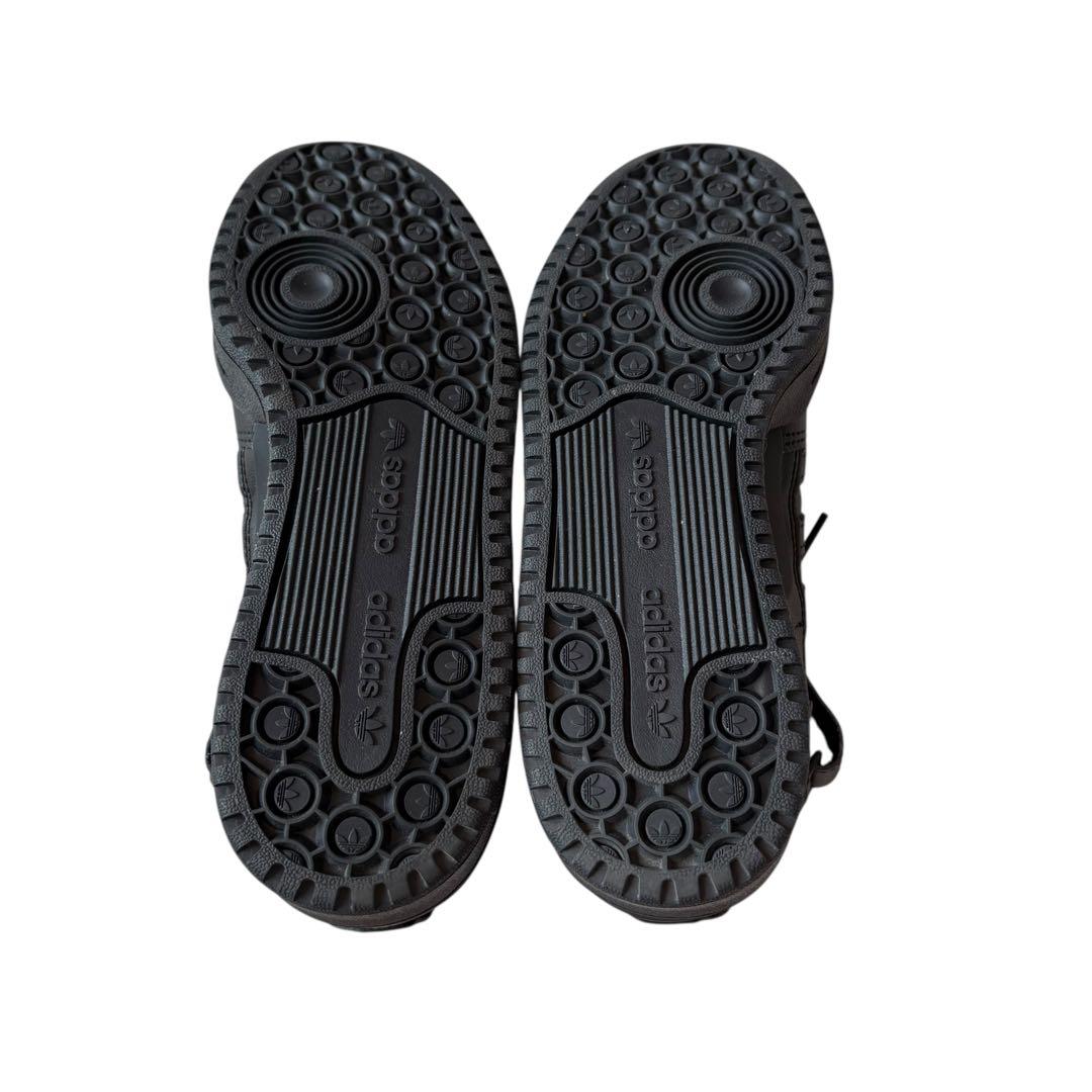 アディダス☆フォーラムミッドスニーカー バスケットボールシューズ