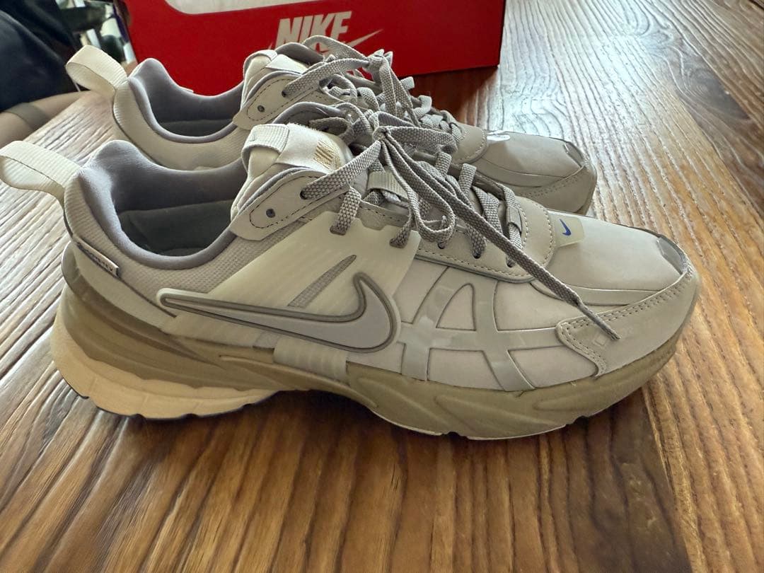 靴 W NIKE V2K RUN GTX 23.5cm