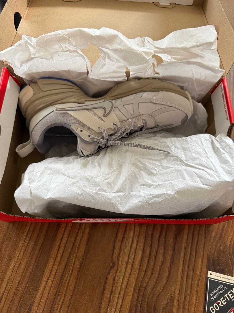 靴 W NIKE V2K RUN GTX 23.5cm