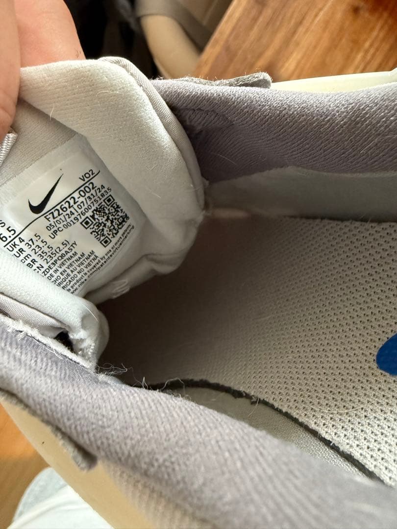 靴 W NIKE V2K RUN GTX 23.5cm