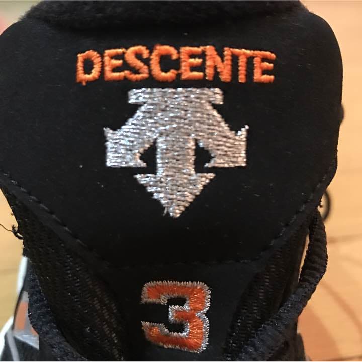 ジャイアンツ 値下げ長嶋茂雄モデル限定新品スニーカージャイアンツ