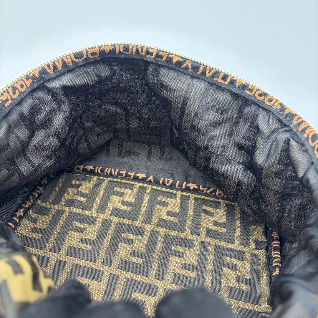 FENDIフェンディ ズッカ柄 バニティバッグ キャンバス ポーチ 折り畳み可