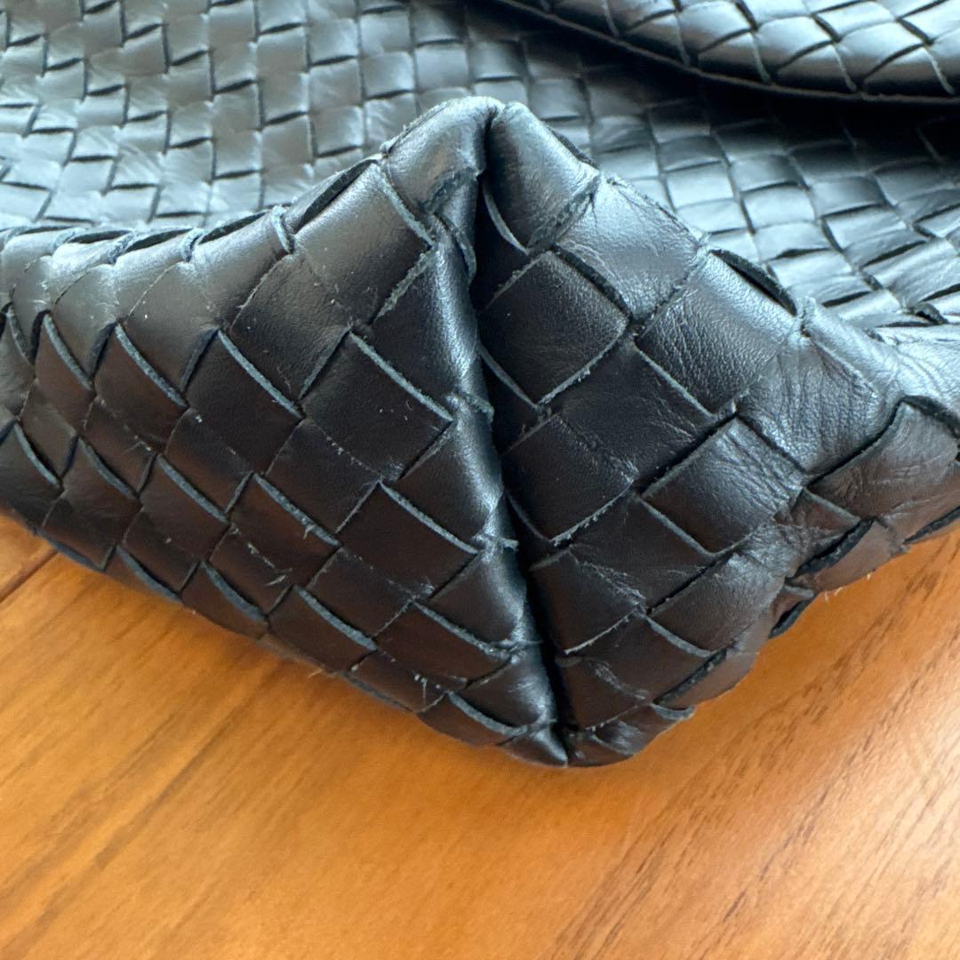 ボッテガヴェネタ　イントレチャートブラック メッセンジャーバッグ