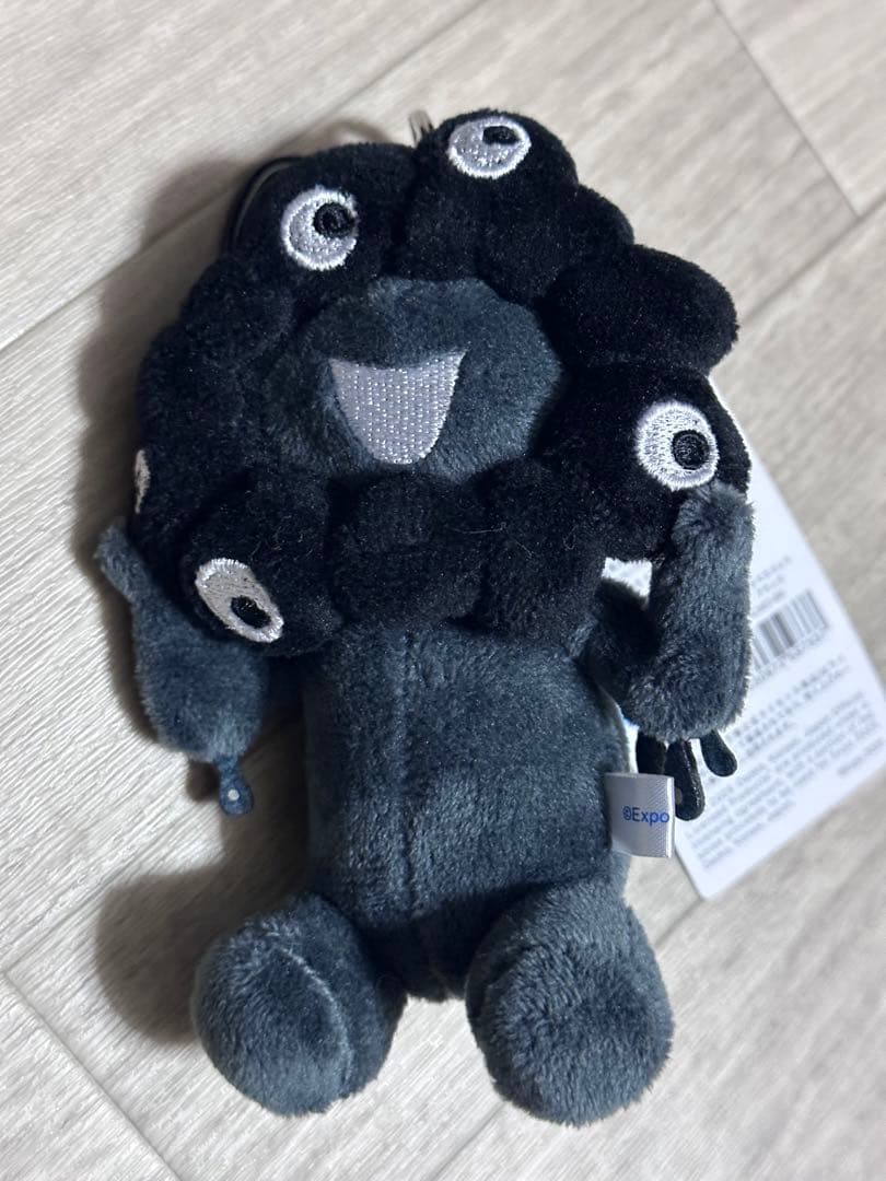 関西万博EXPO2025 黒ミャクミャク カラビナ付きマスコット お座り