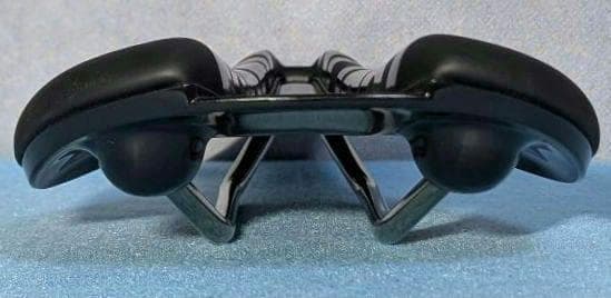 fabric line-s race flat チタンレール　サドル