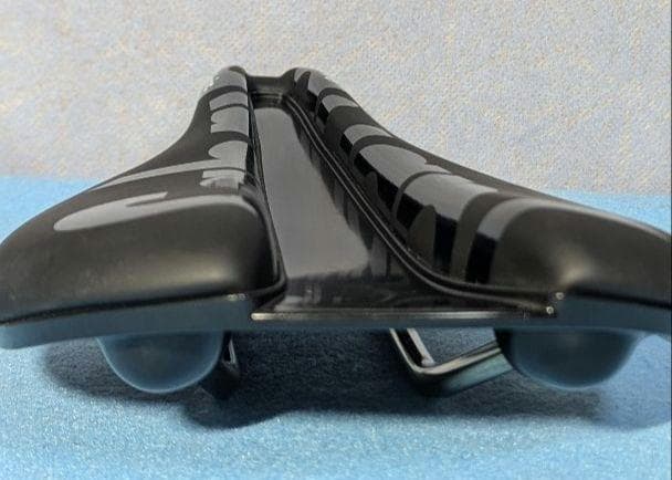 fabric line-s race flat チタンレール　サドル