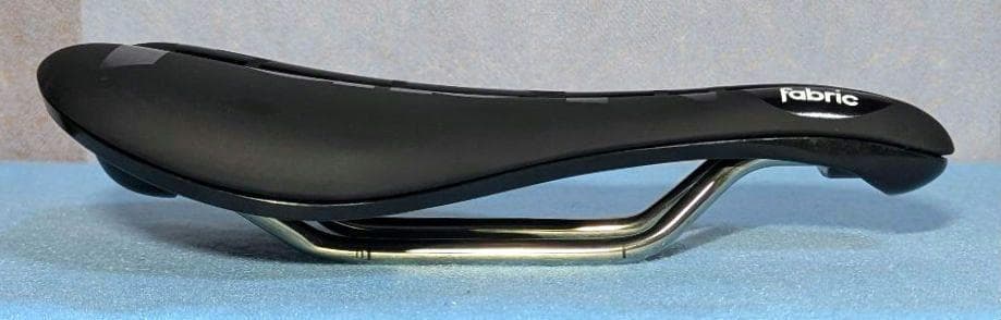 fabric line-s race flat チタンレール　サドル