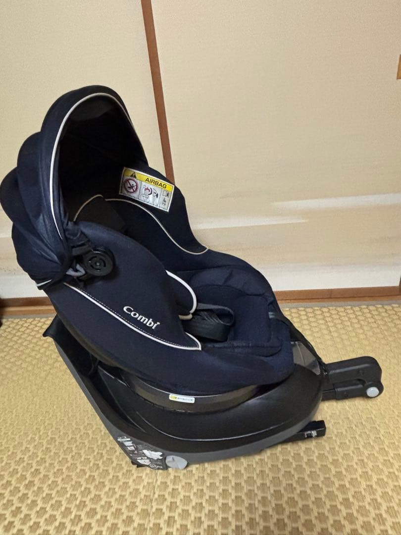 コンビチャイルドシート　クルムーヴISOFIX Simplight ネイビー