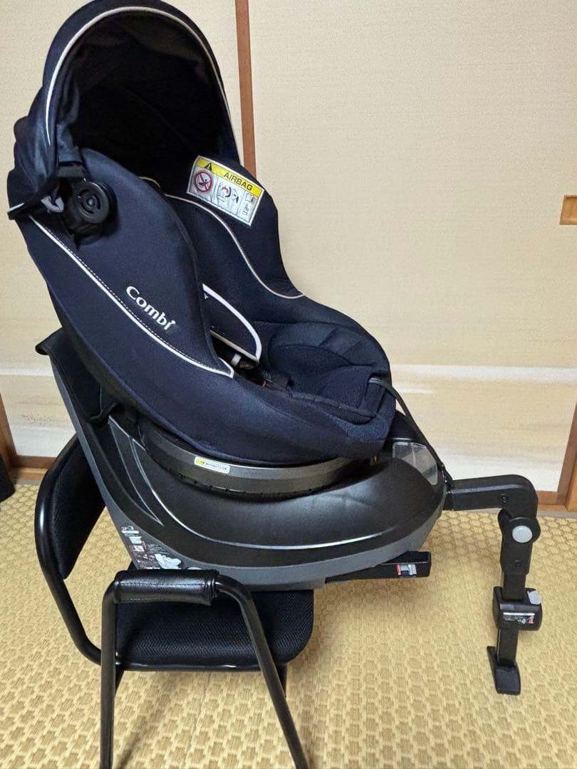 コンビチャイルドシート　クルムーヴISOFIX Simplight ネイビー