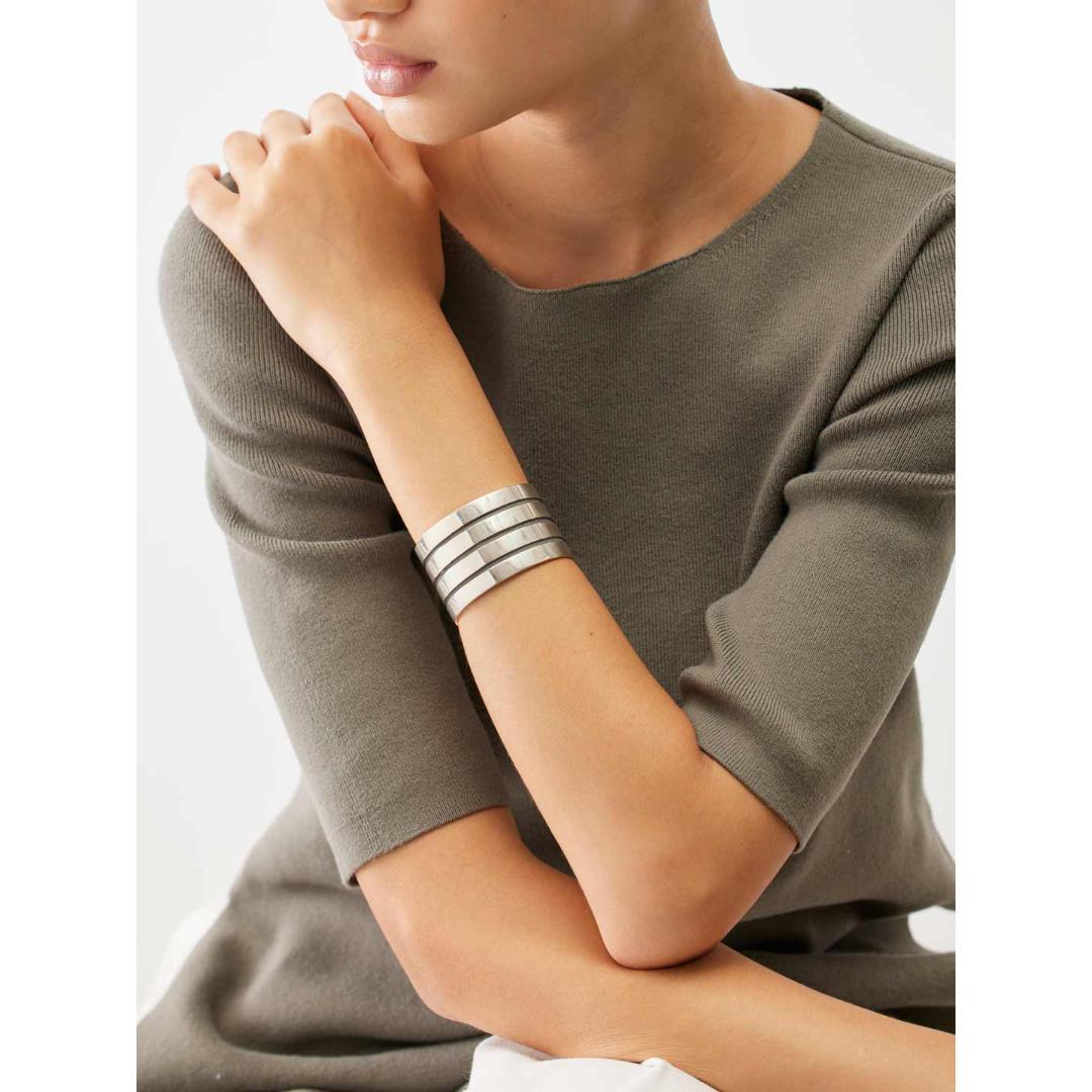 現状 定価19.9 SOPHIE BUHAI FOUR Cuff バングル