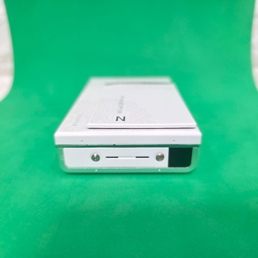 379】【美品】FinePix Z250fd コンパクトデジタルカメラ ホワイト