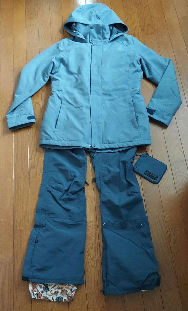 Burton スノーボードウェア Mサイズ上下セットパスケース付き 水色