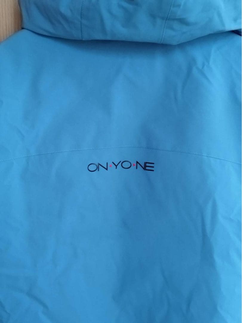 ON-YO-NE 水色 フード付きスキーウェア