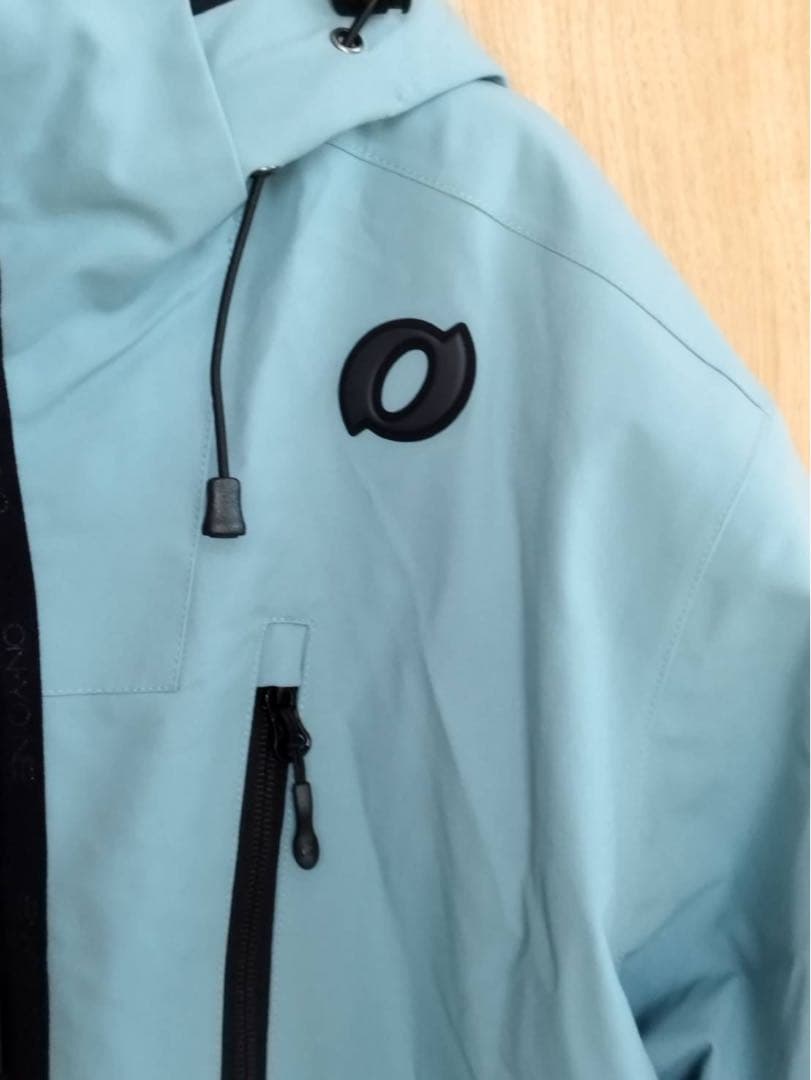ON-YO-NE 水色 フード付きスキーウェア