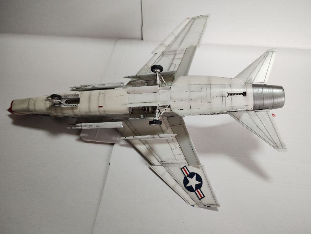 プラモデル完成機　1/48　F-8Eクルーセイダー