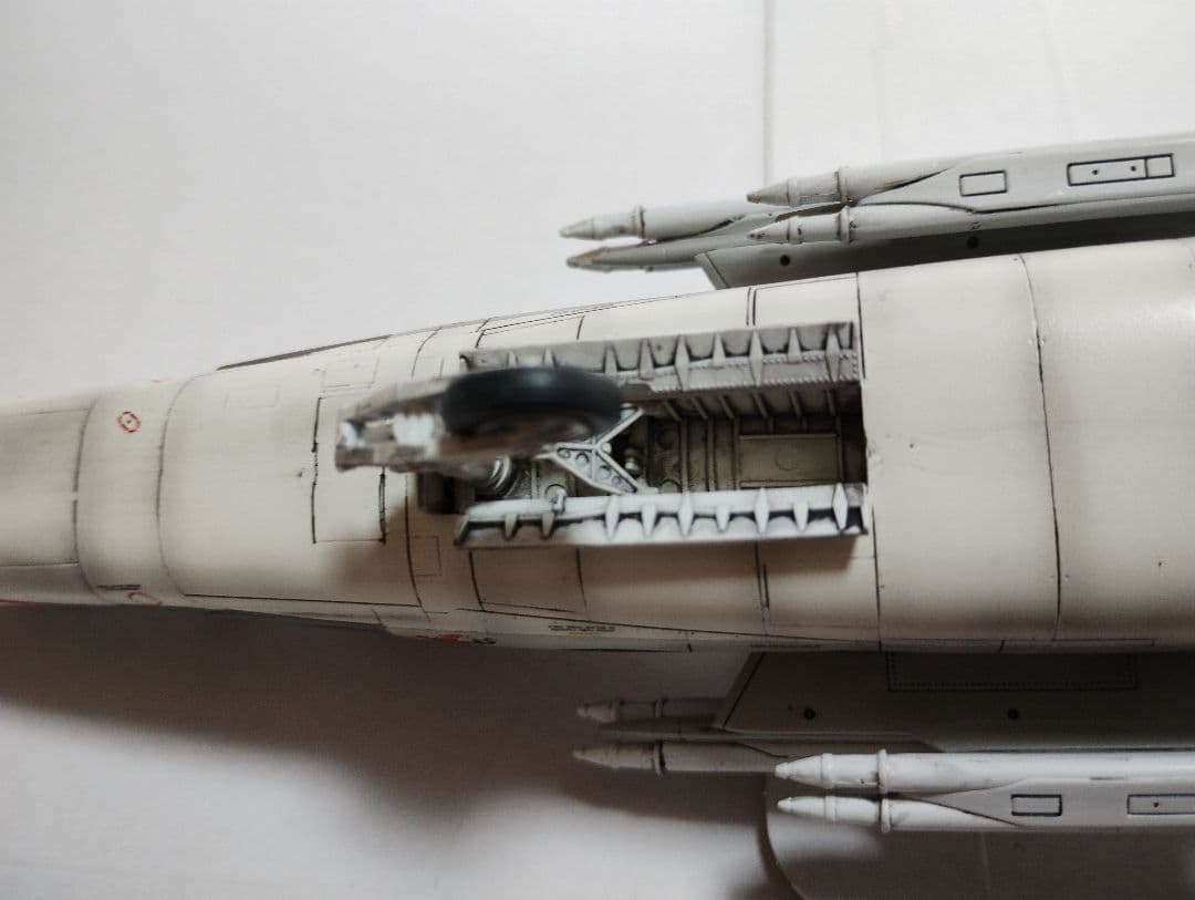プラモデル完成機　1/48　F-8Eクルーセイダー