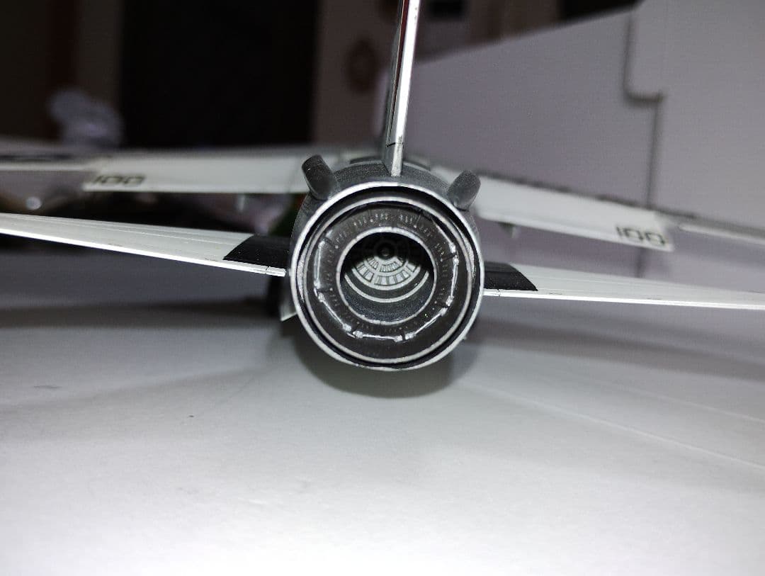 プラモデル完成機　1/48　F-8Eクルーセイダー