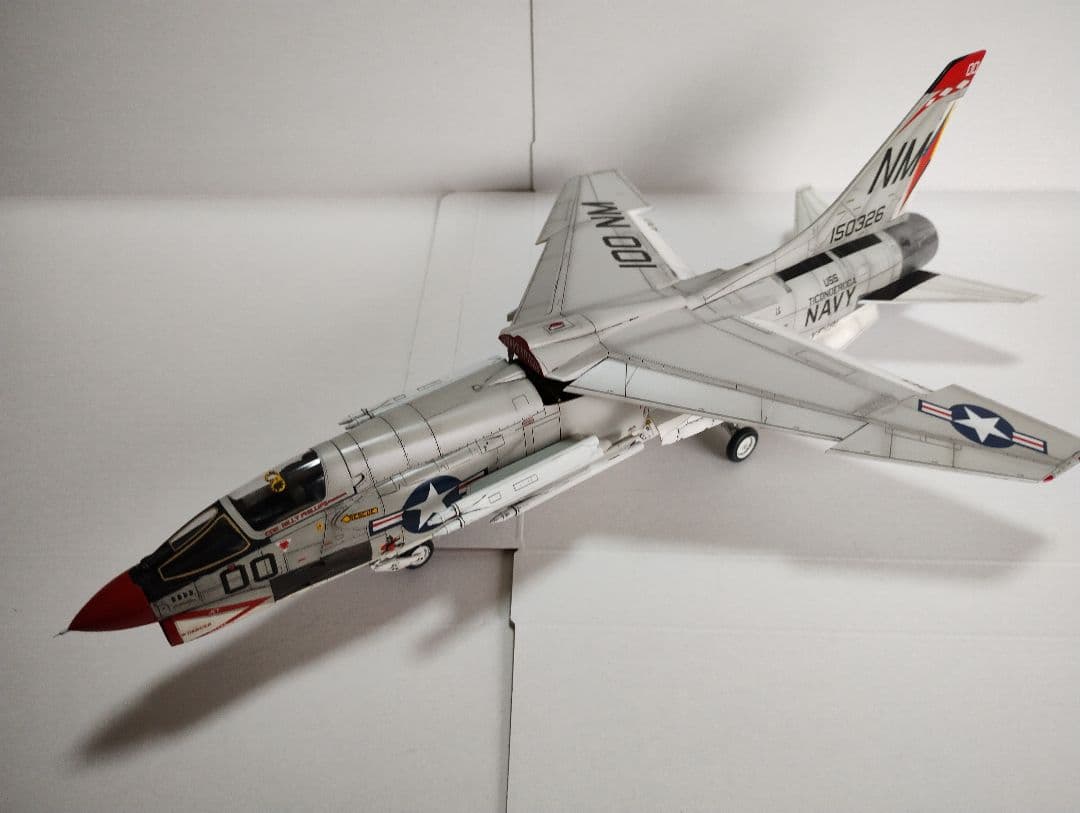 プラモデル完成機　1/48　F-8Eクルーセイダー