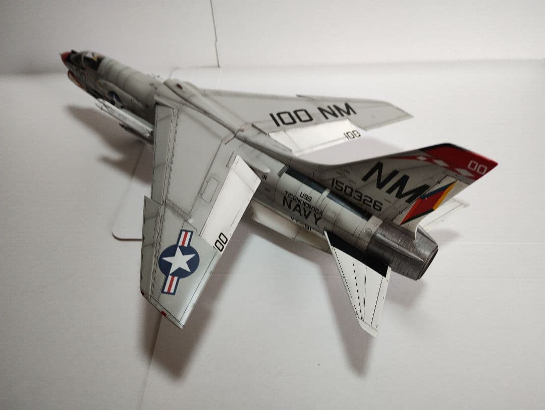 プラモデル完成機　1/48　F-8Eクルーセイダー