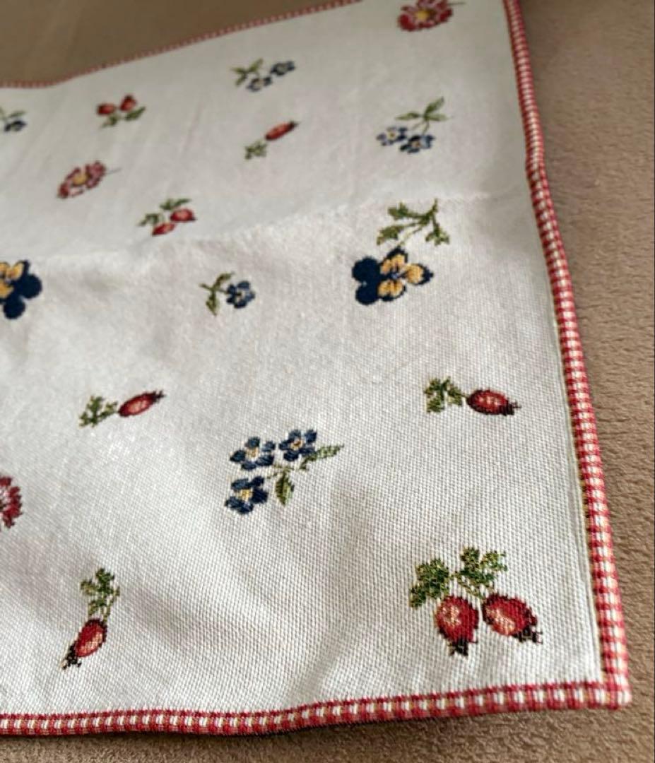 ビレロイボッホ　プチフルール　テーブルランナー