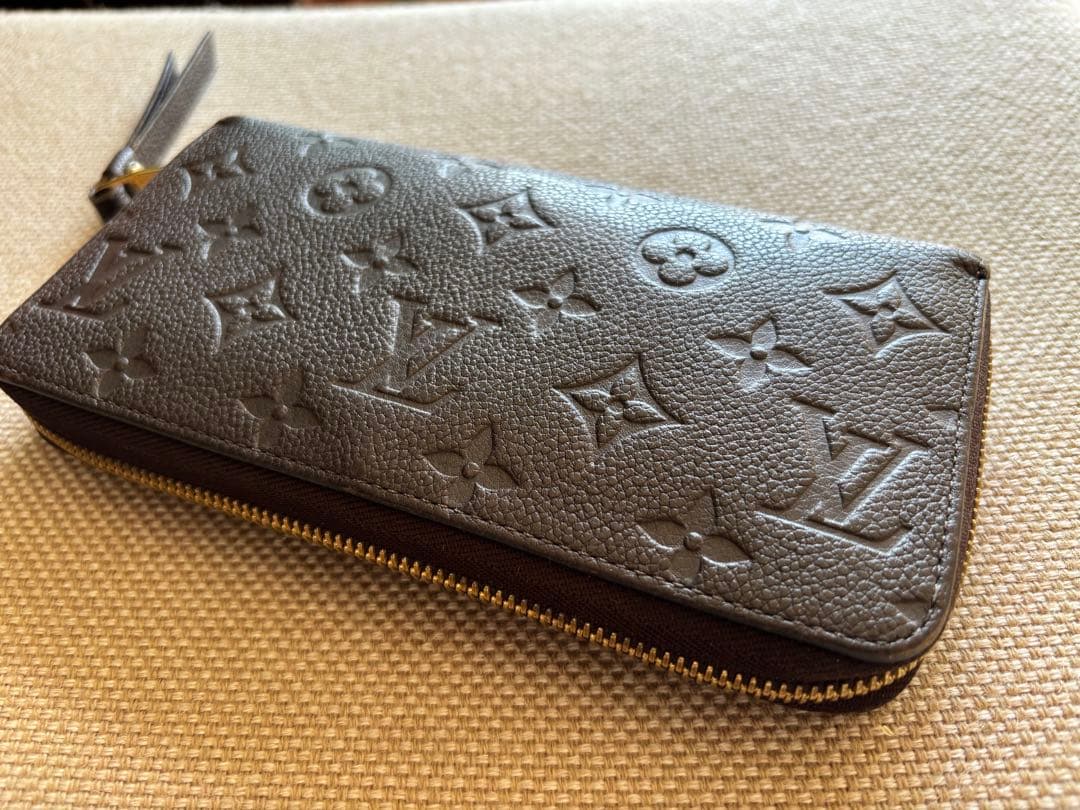 ルイヴィトン モノグラム アンプラント ジッピーウォレット　ブラウン