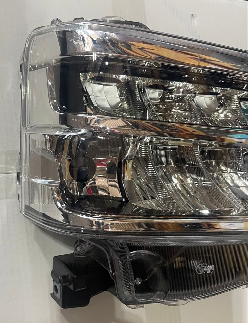 S700Vアトレー　純正ヘッドライト右側用