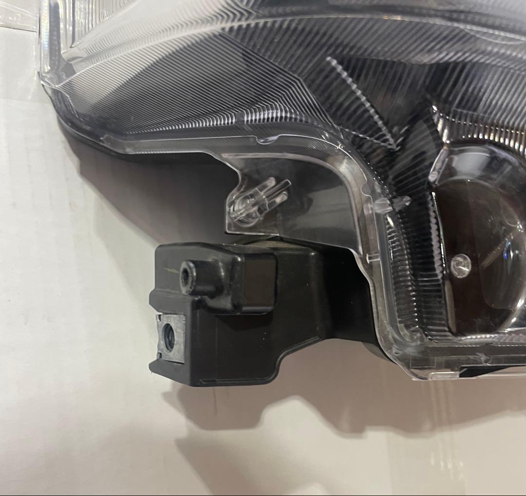 S700Vアトレー　純正ヘッドライト右側用