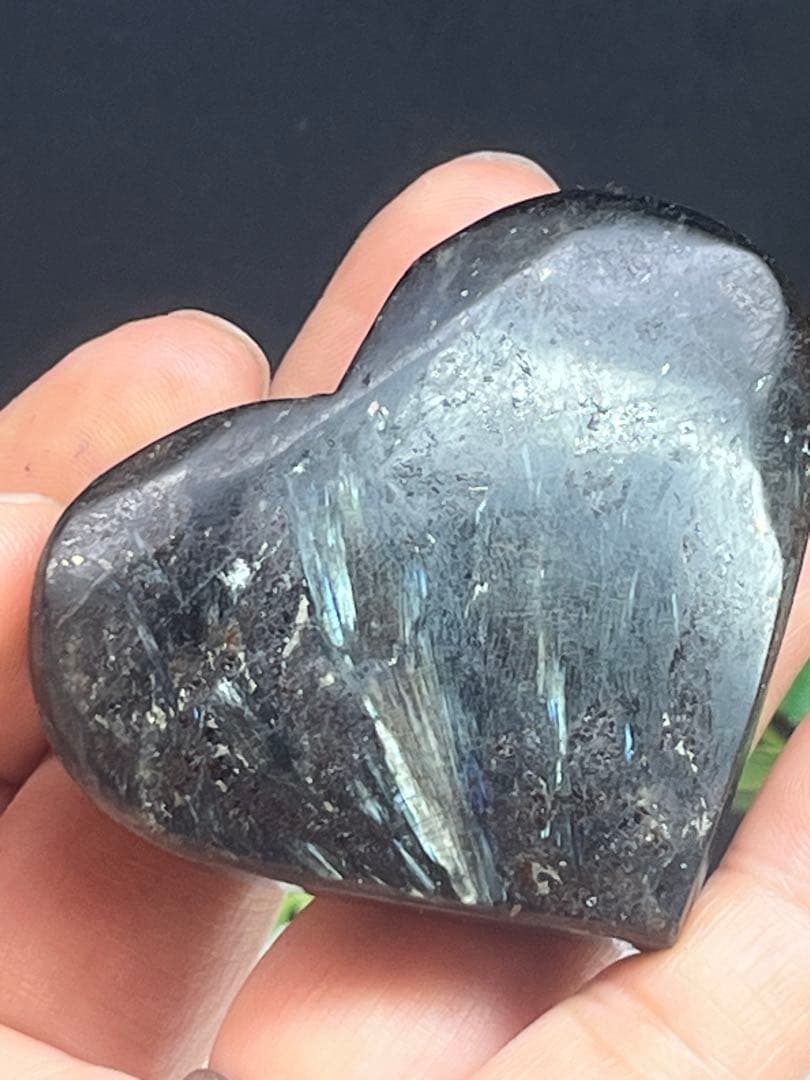 天然石　ヌーマイトインガーネット　ぷっくりハート　花火石⭐️1866