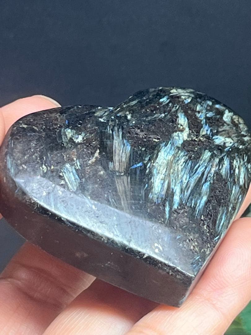 天然石　ヌーマイトインガーネット　ぷっくりハート　花火石⭐️1866