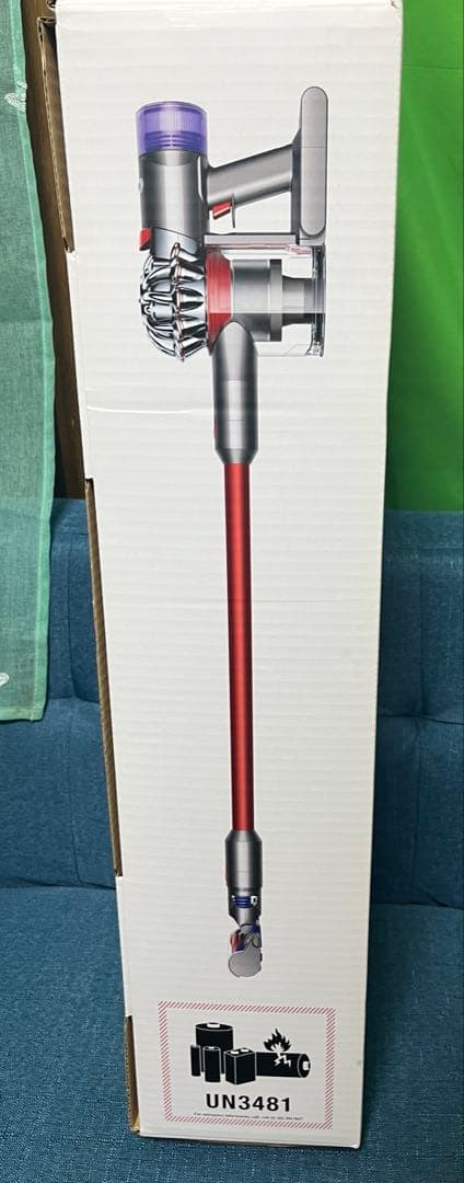 新品未開封　Dyson v8 slim fluffy