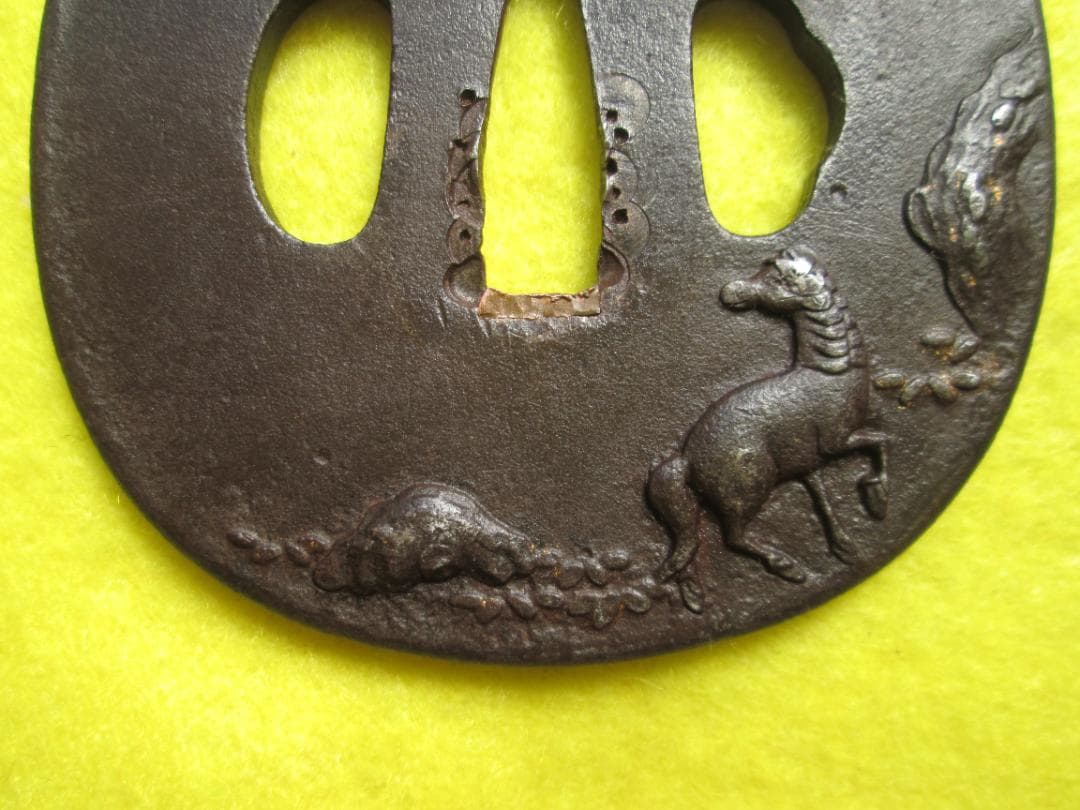 江戸期作　鍛鉄撫で四角形鍔　象嵌　責金　桜満開に馬の図　音色抜群