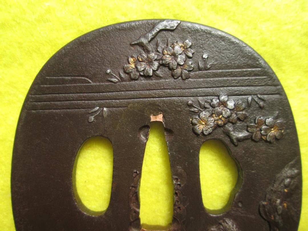 江戸期作　鍛鉄撫で四角形鍔　象嵌　責金　桜満開に馬の図　音色抜群