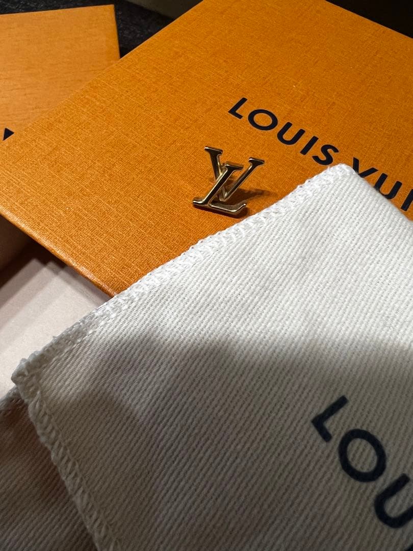 Louis Vuitton ゴールドロゴピアス