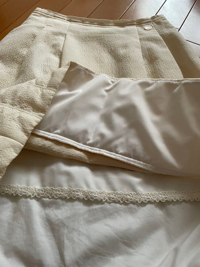 お値下げしました！FOXEY ホワイト 膝丈スカート
