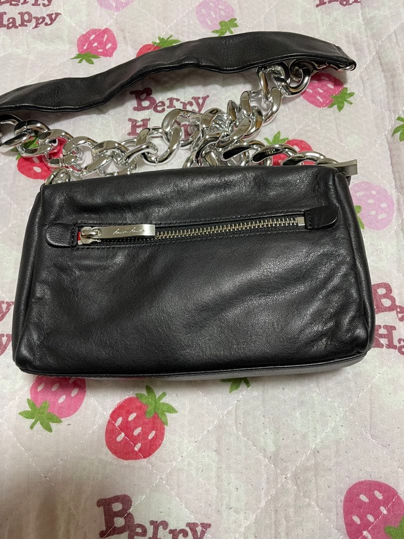 カワカワ皮ショルダーバッグ