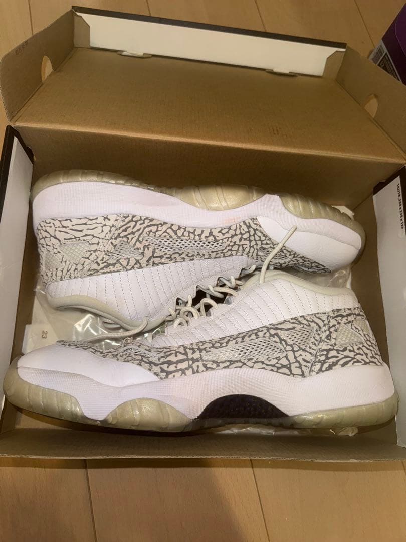 ジョーダン 11 レトロ　ロー