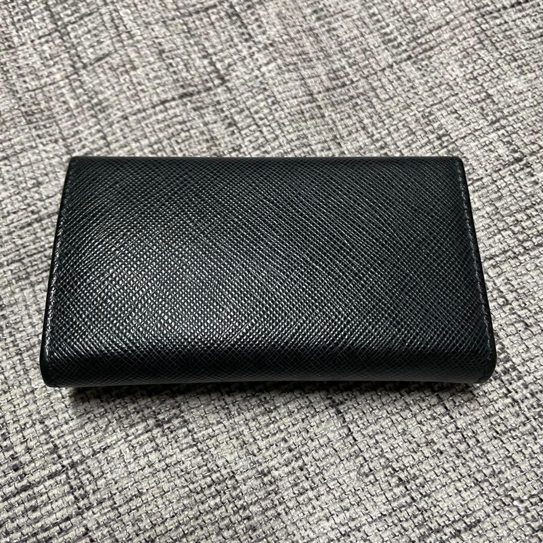 【人気】PRADA キーケース 6連 サフィアーノ レザー 黒