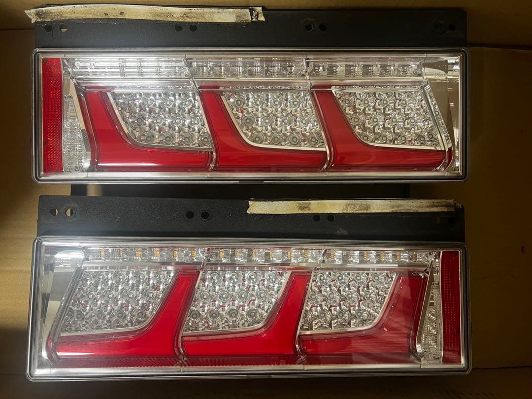 小糸 3連ledテールランプ ノーマルターン