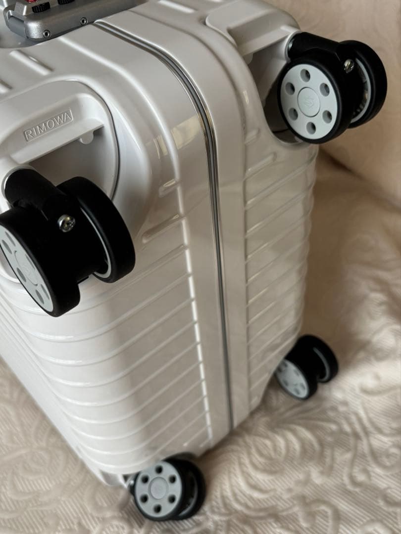 新品未使用　RIMOWA(リモワ) HYBRID キャビン　グロスホワイト